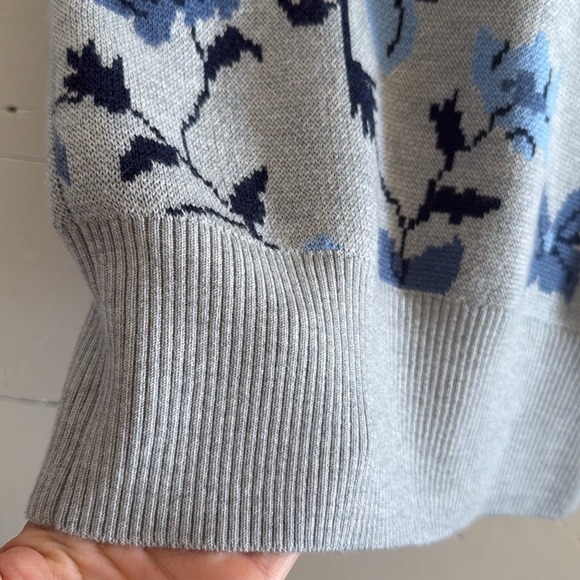 Club Monaco Cropped Sweater - Picture 5 of 6